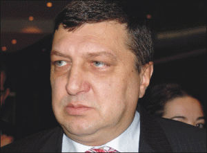 Industria de armament fabrică tunuri... imobiliare Industria de armament fabrică tunuri... imobiliare